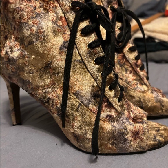 Nanette Lepore Women's Halle Ankle Bootie, Cognac Multicolor Suede 7M - Picture 3 of 13